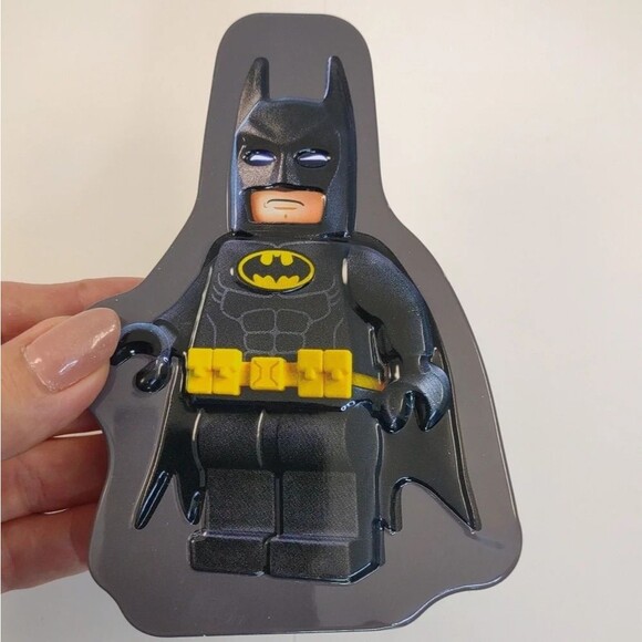 2017 LEGO & DC COMICS WBEI Batman Batwoman McDonald's TIN BOX - Picture 5 of 10